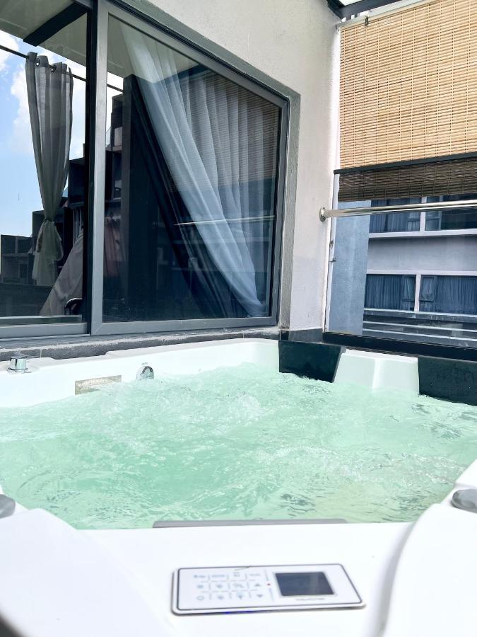 Imperio Residences Private Bathtub Or Jacuzzi By Nestcove Malacca Εξωτερικό φωτογραφία