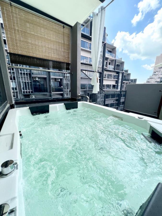 Imperio Residences Private Bathtub Or Jacuzzi By Nestcove Malacca Εξωτερικό φωτογραφία